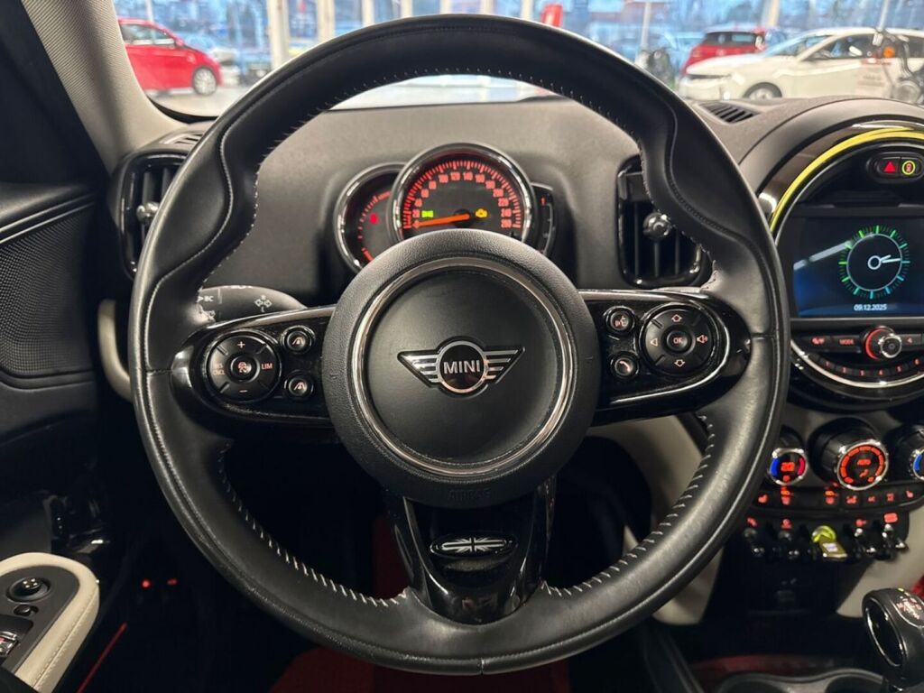 Mini Countryman 2019 Punainen