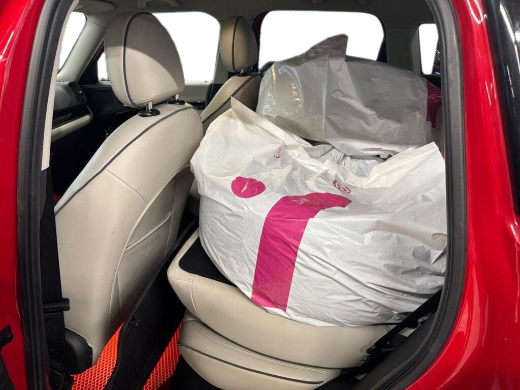 Mini Countryman 2019 Punainen