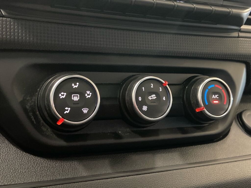 Renault Trafic 2022 Valkoinen