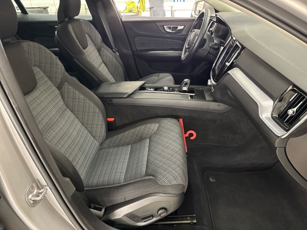 Volvo V60 2022 Harmaa