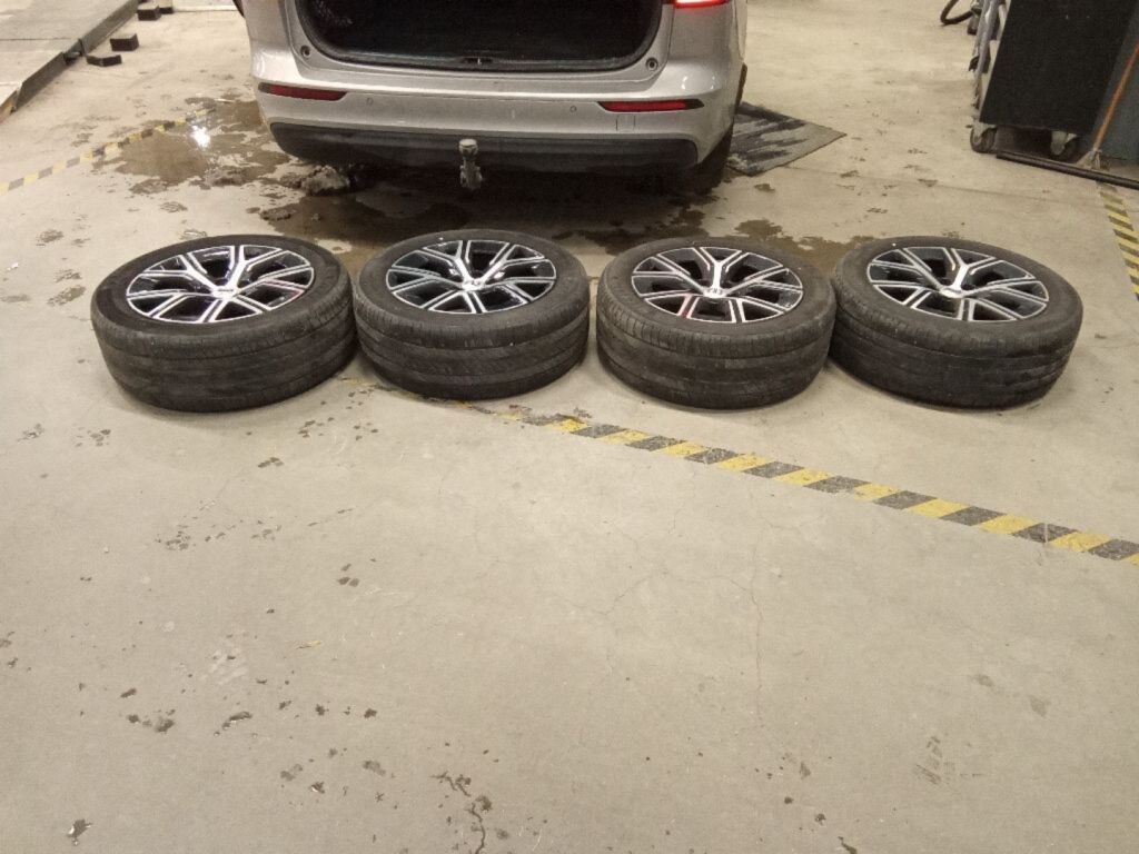 Volvo V60 2022 Harmaa