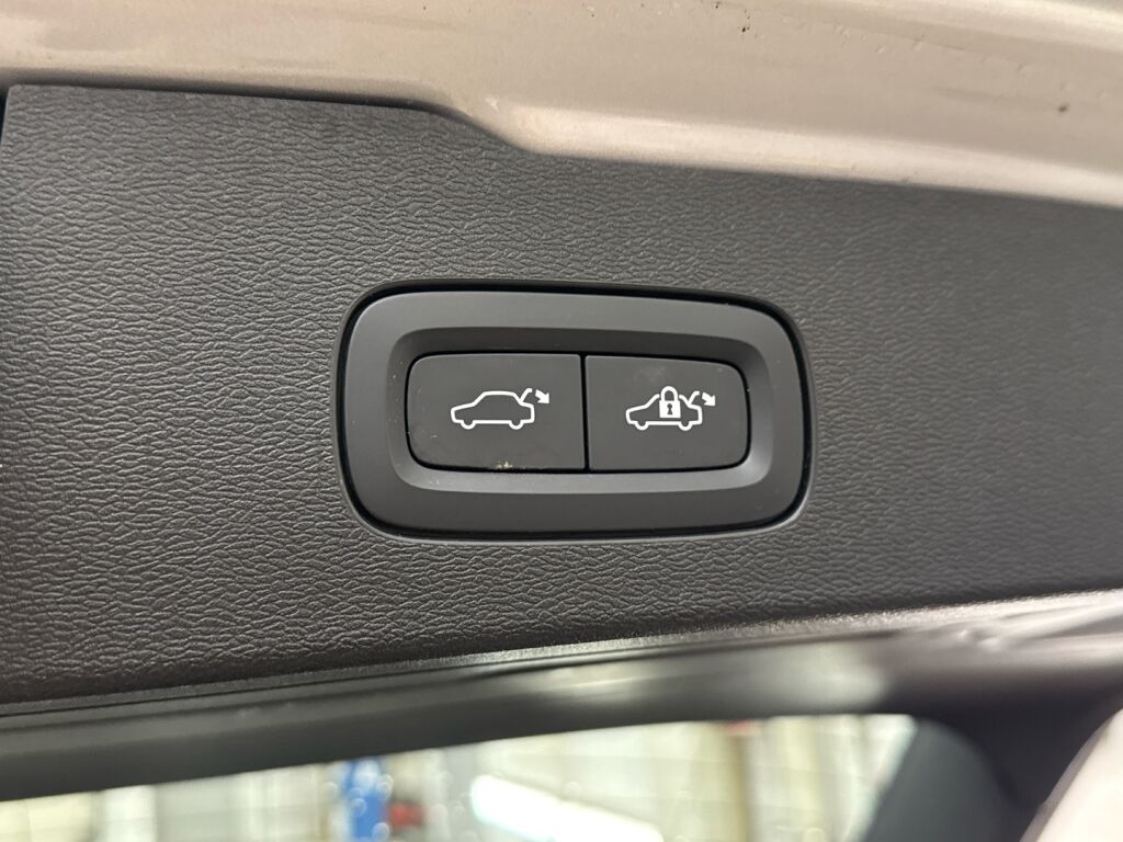 Volvo V60 2022 Harmaa