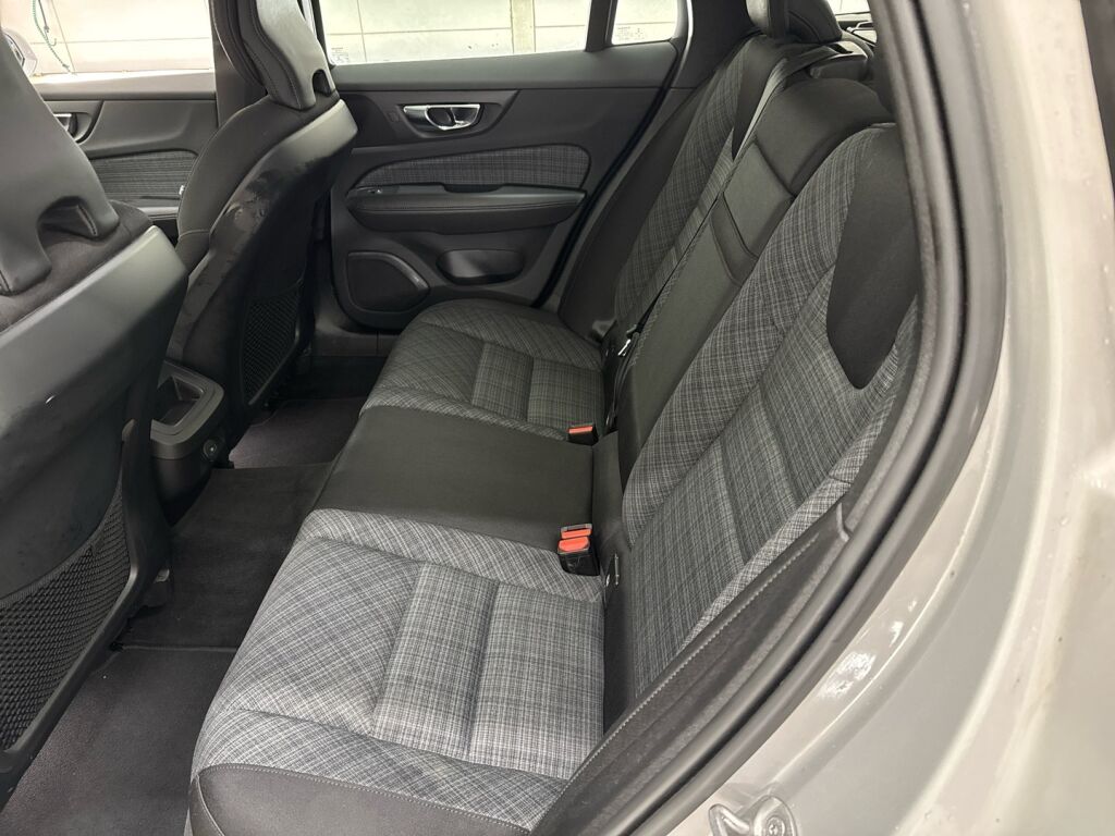 Volvo V60 2022 Harmaa