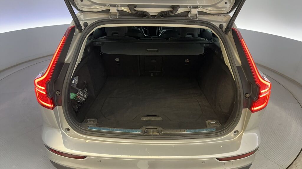 Volvo V60 2022 Harmaa