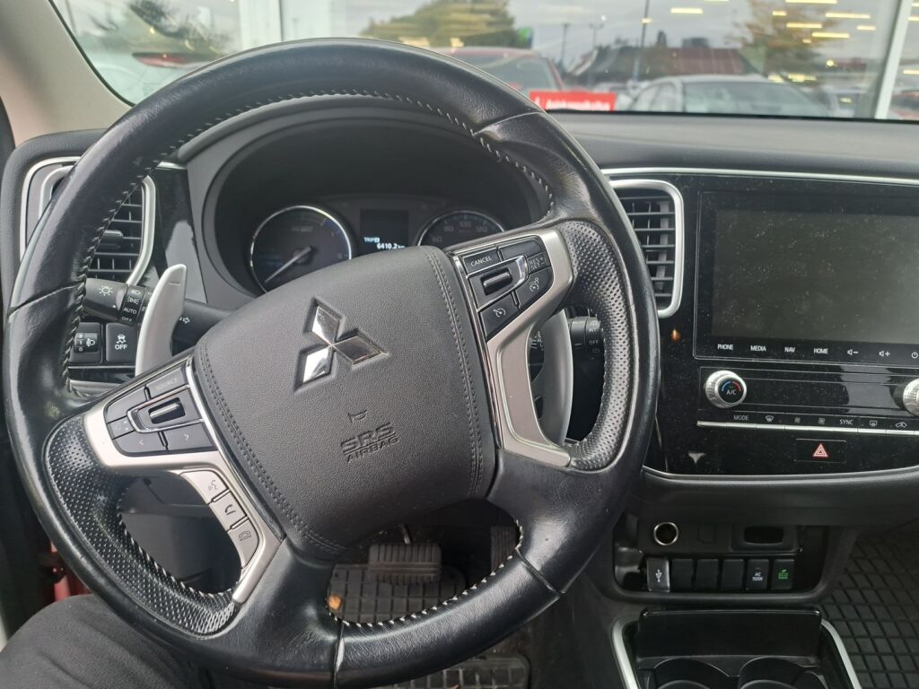 Mitsubishi Outlander PHEV 2019 Punainen