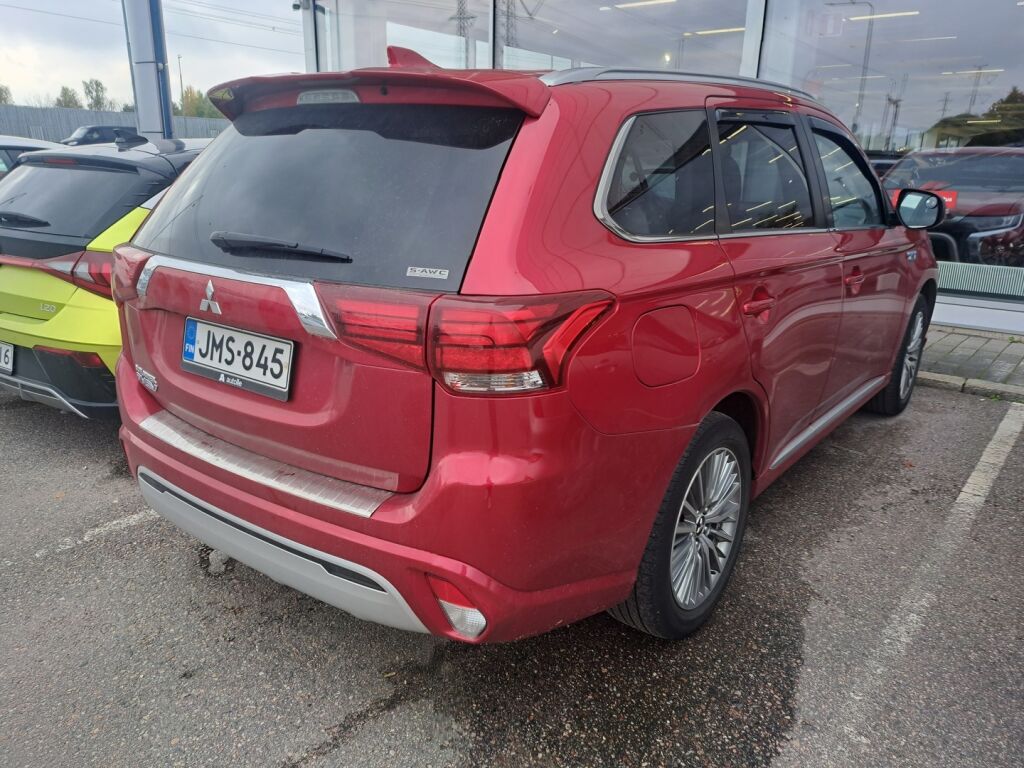 Mitsubishi Outlander PHEV 2019 Punainen