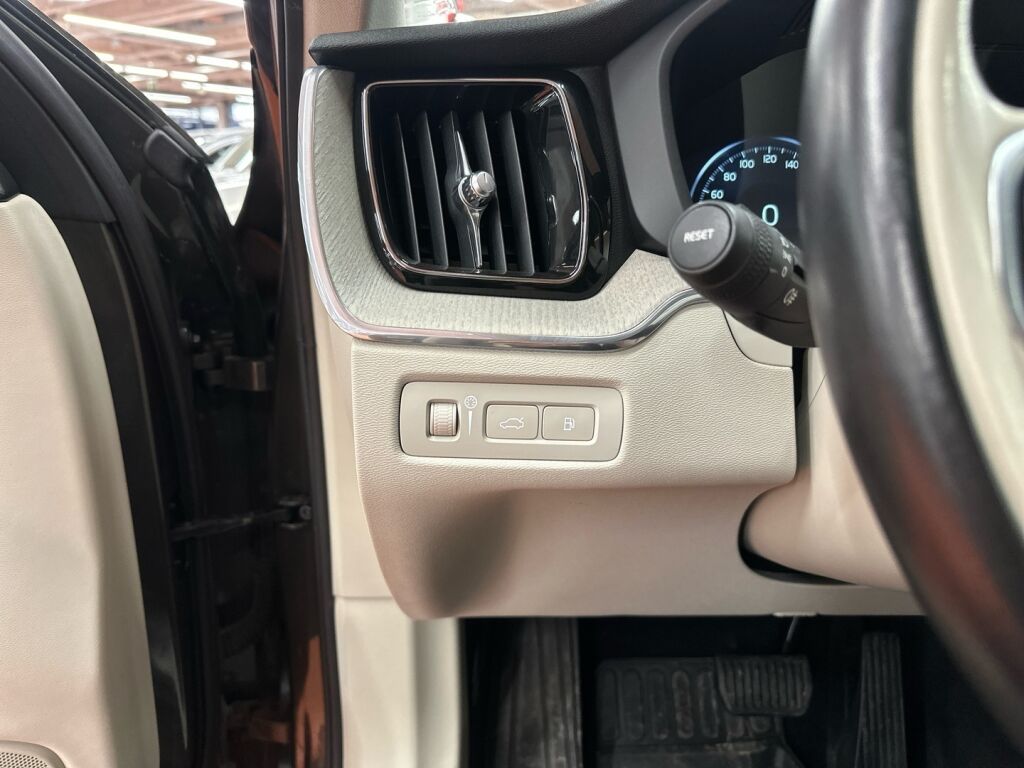 Volvo XC60 2018 Harmaa