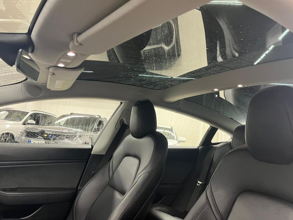 Tesla MODEL 3 2019 Punainen