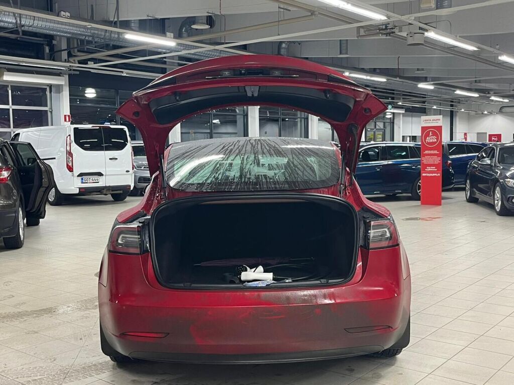 Tesla MODEL 3 2019 Punainen