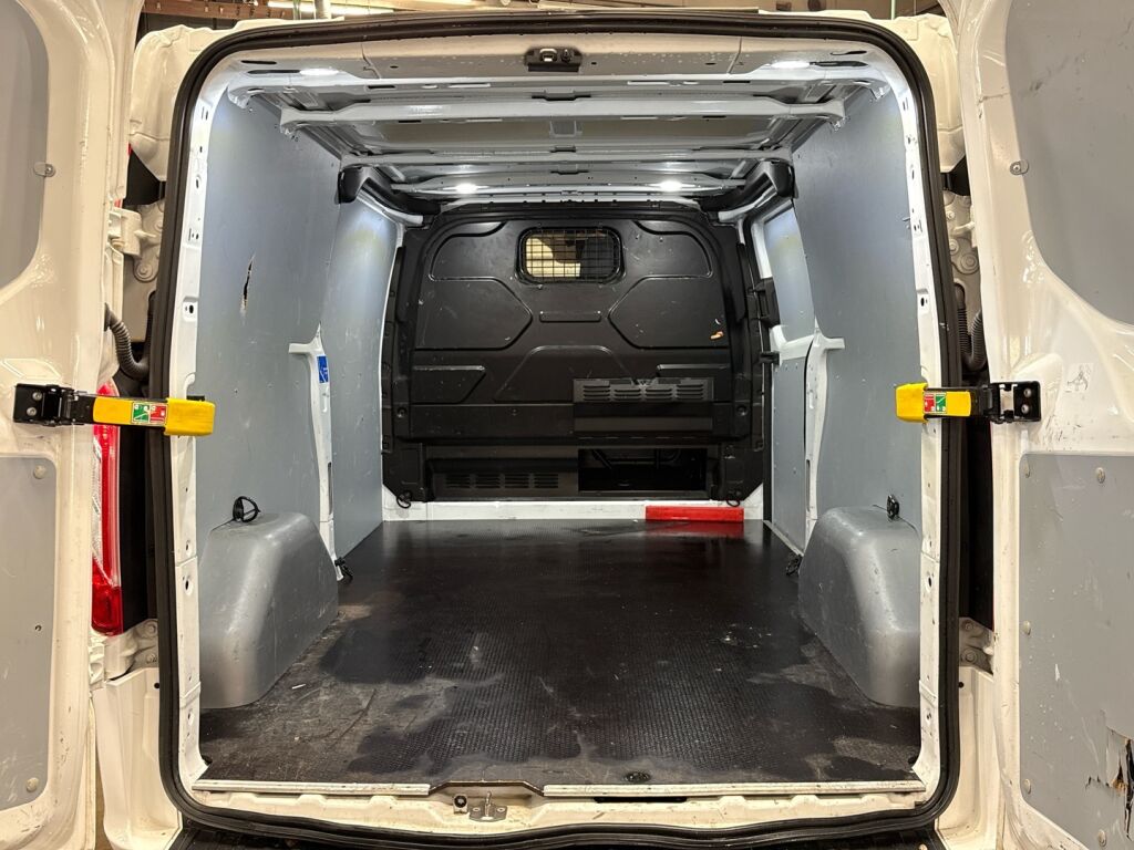 Ford Transit Custom 2023 Valkoinen