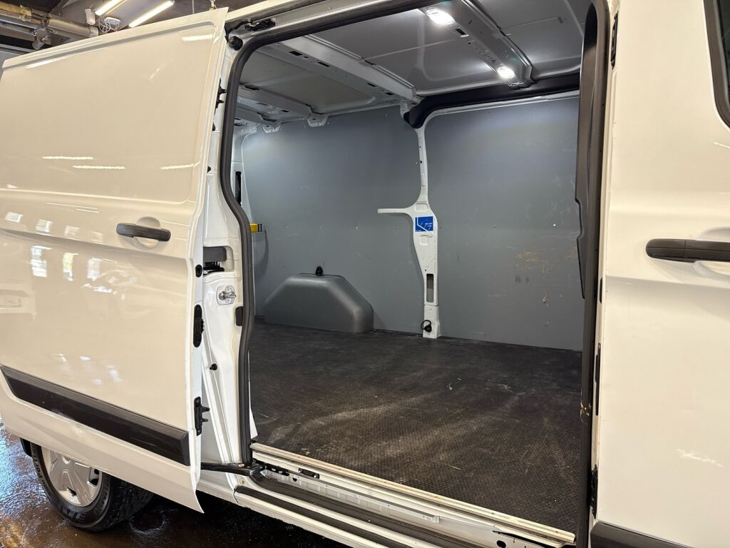 Ford Transit Custom 2023 Valkoinen