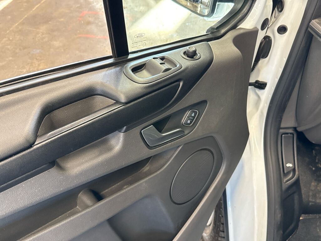 Ford Transit Custom 2023 Valkoinen