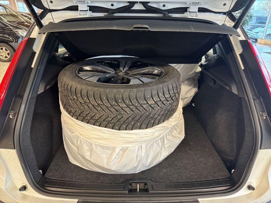 Volvo XC40 2022 Valkoinen