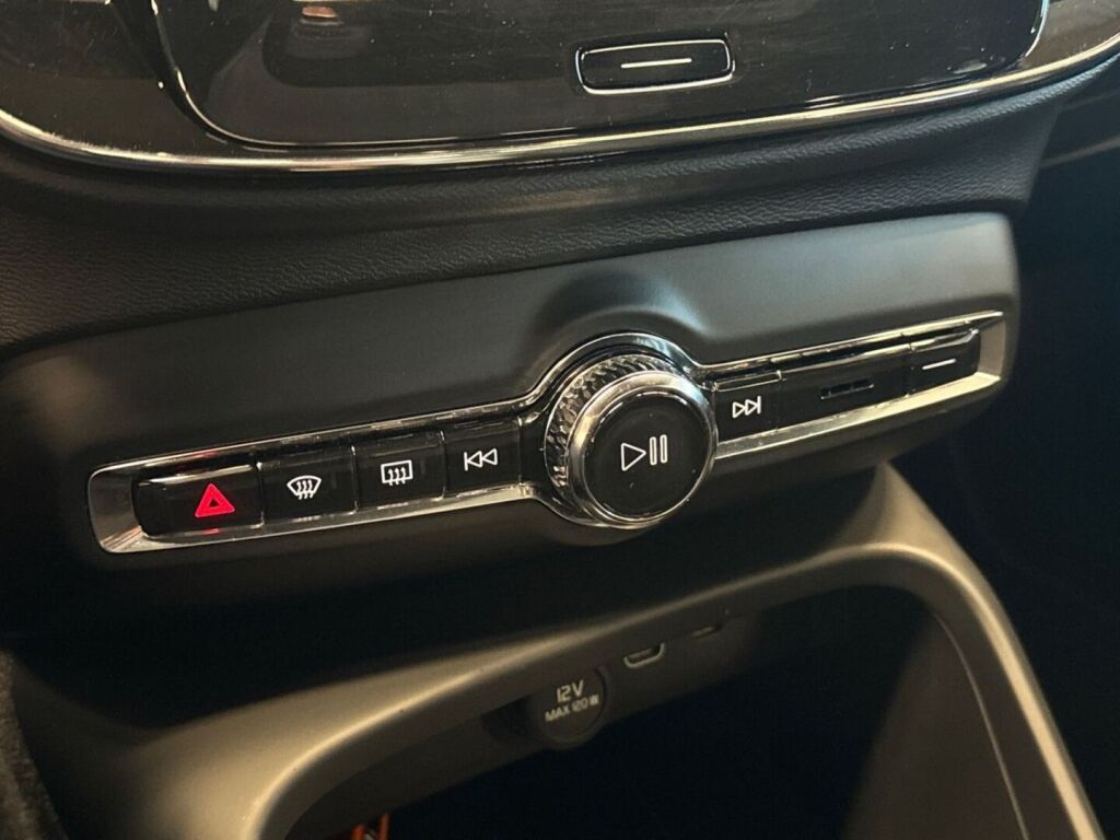 Volvo XC40 2022 Valkoinen