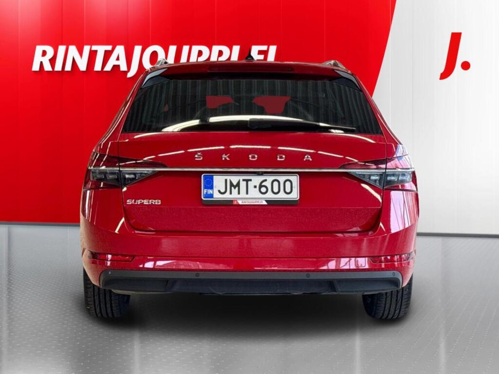 Skoda Superb 2022 Punainen