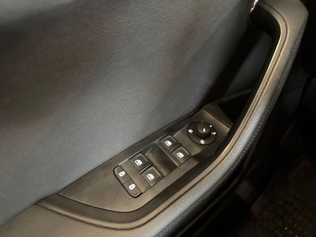Skoda Superb 2022 Punainen