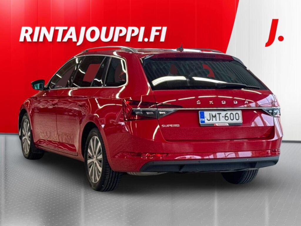 Skoda Superb 2022 Punainen