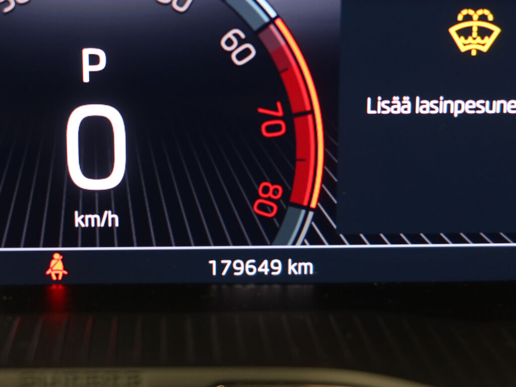 Skoda Superb 2022 Punainen