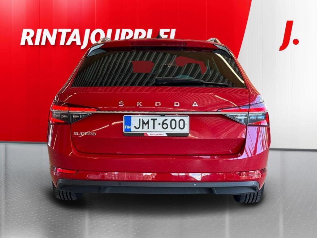 Skoda Superb 2022 Punainen