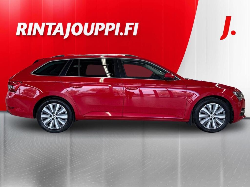 Skoda Superb 2022 Punainen
