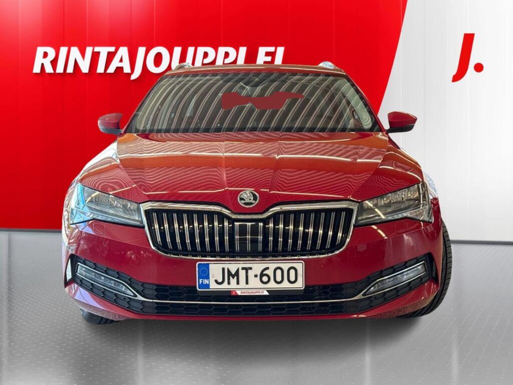 Skoda Superb 2022 Punainen