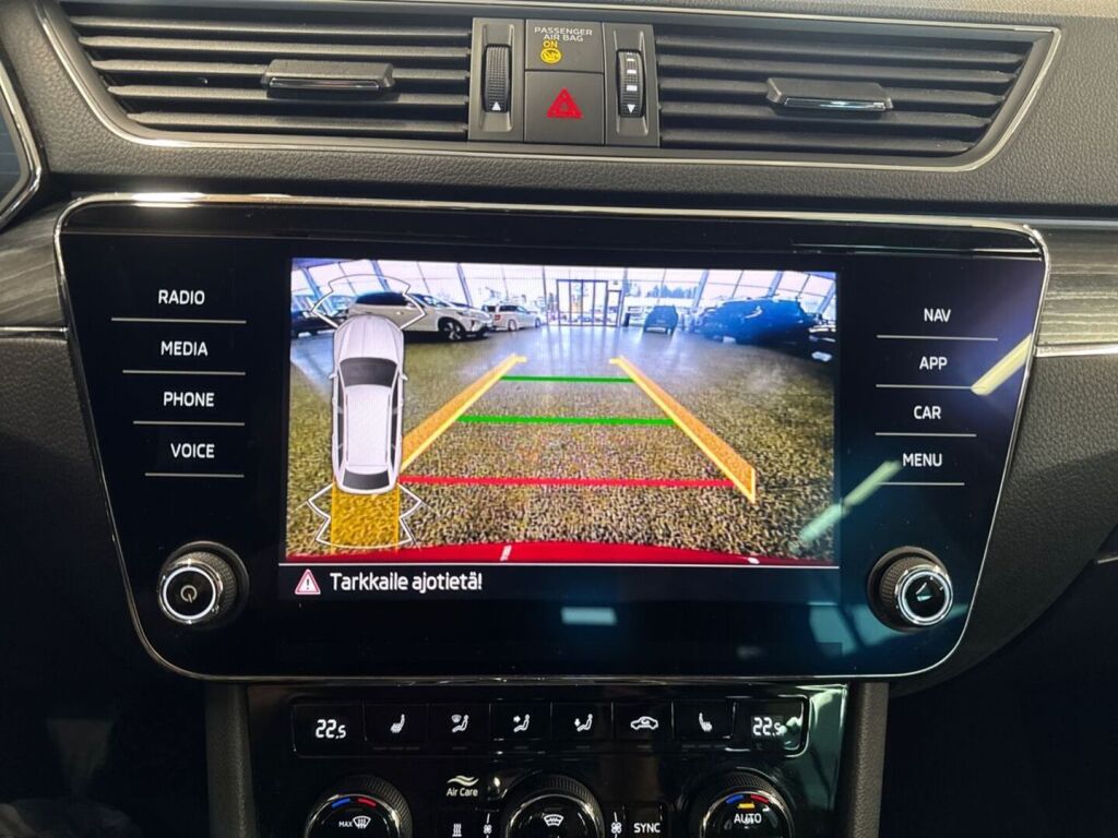 Skoda Superb 2022 Punainen