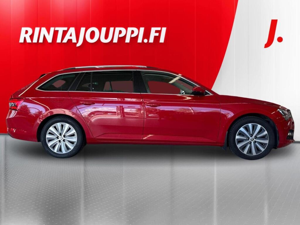 Skoda Superb 2022 Punainen