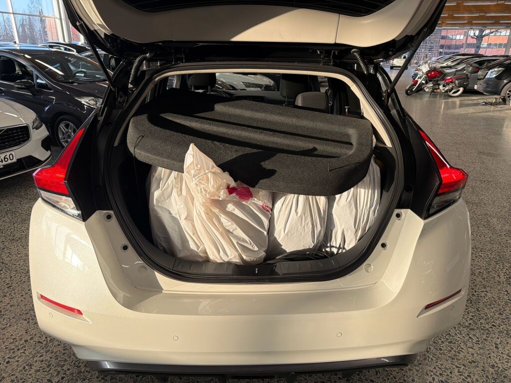 Nissan Leaf 2022 Valkoinen