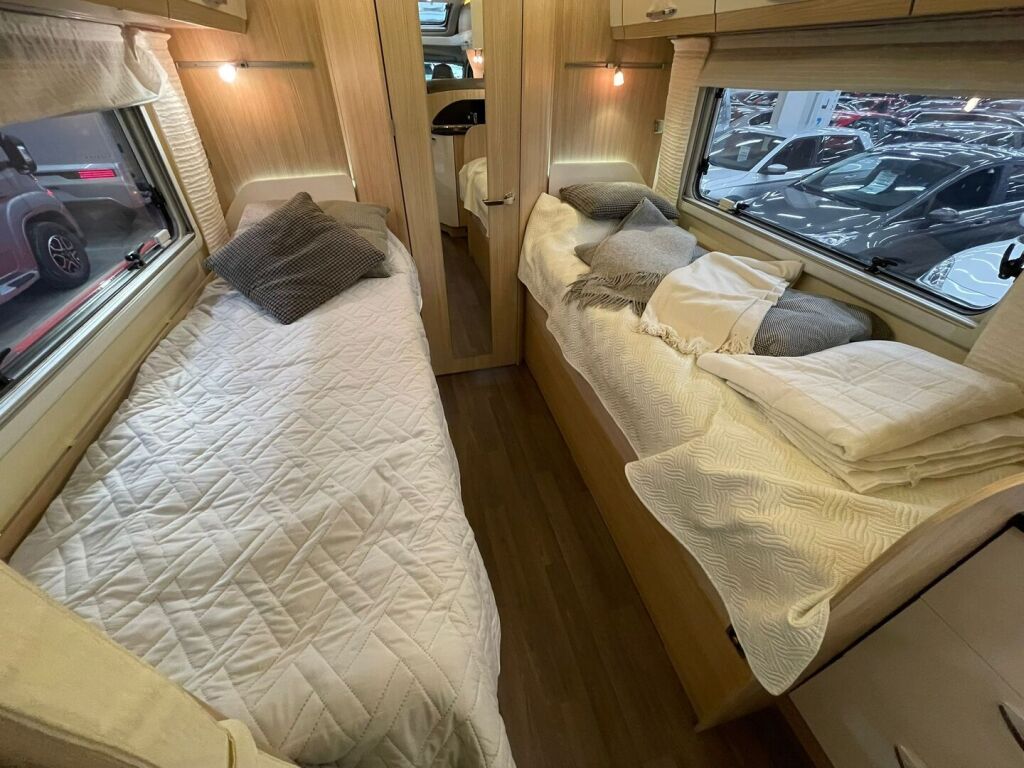Bürstner Nexxo T720 2016 Ruskea (beige)