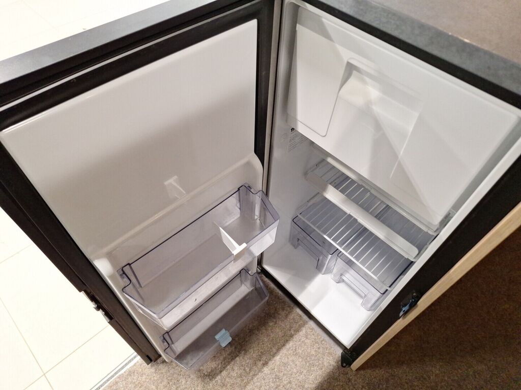 Pössl Roadcar 2022 Musta