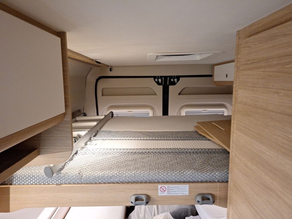 Pössl Roadcar 2022 Musta