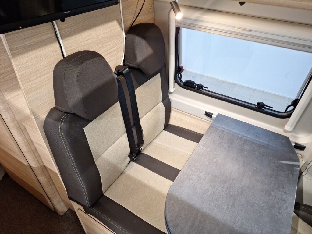 Pössl Roadcar 2022 Musta