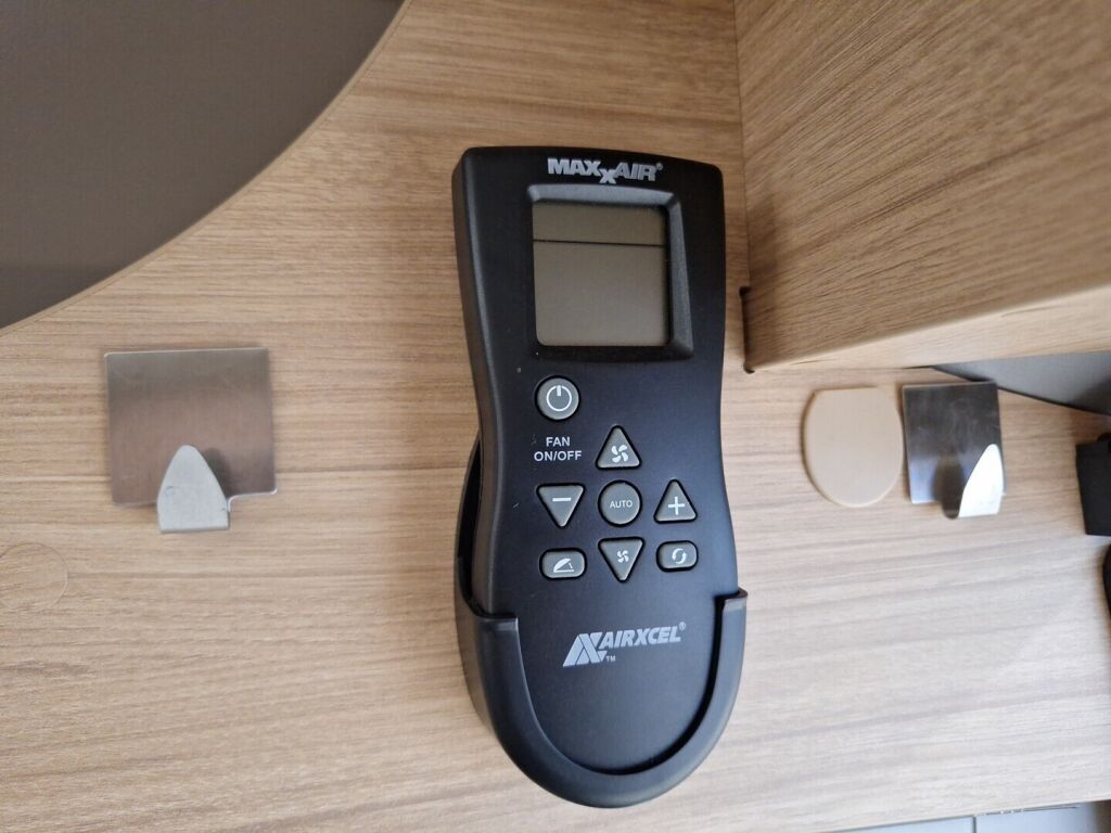 Pössl Roadcar 2022 Musta