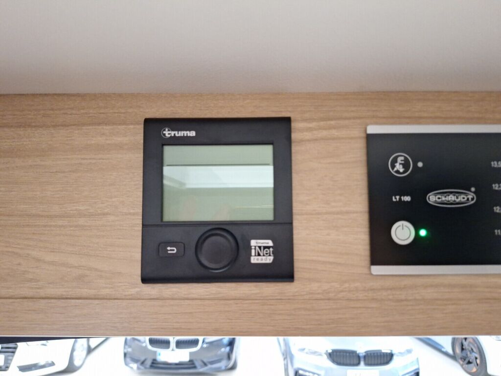 Pössl Roadcar 2022 Musta