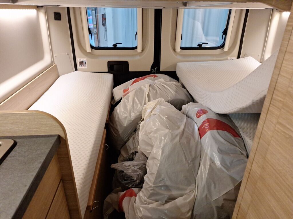 Pössl Roadcar 2022 Musta