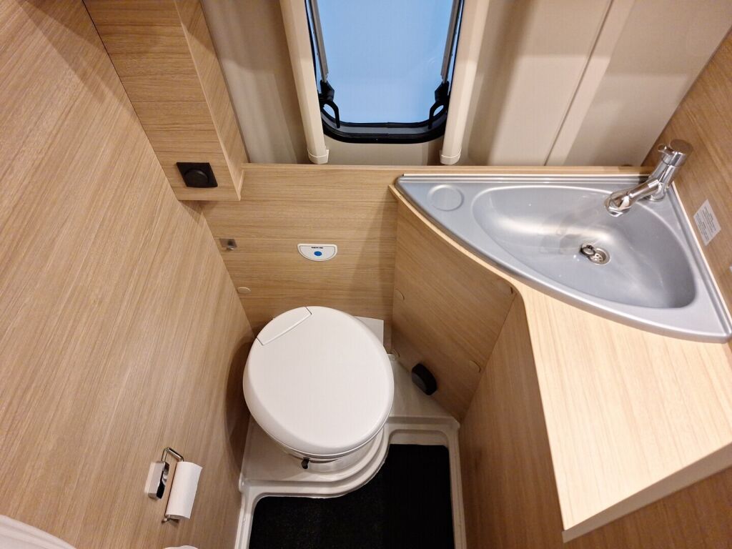 Pössl Roadcar 2022 Musta