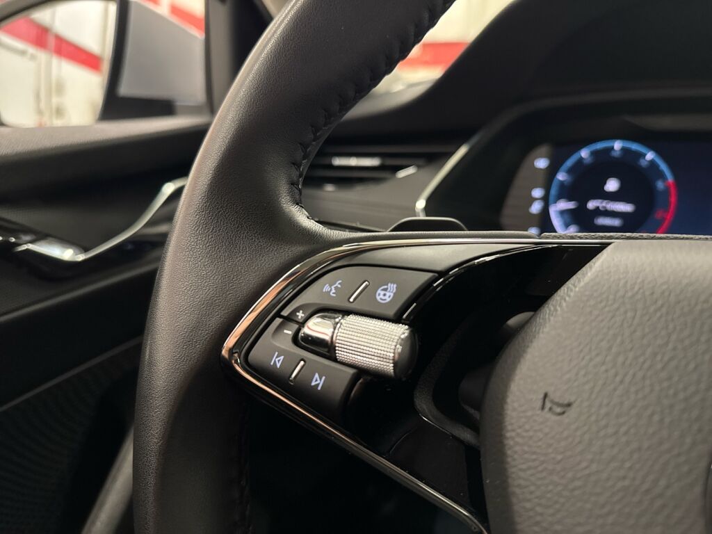 Skoda Octavia 2022 Harmaa