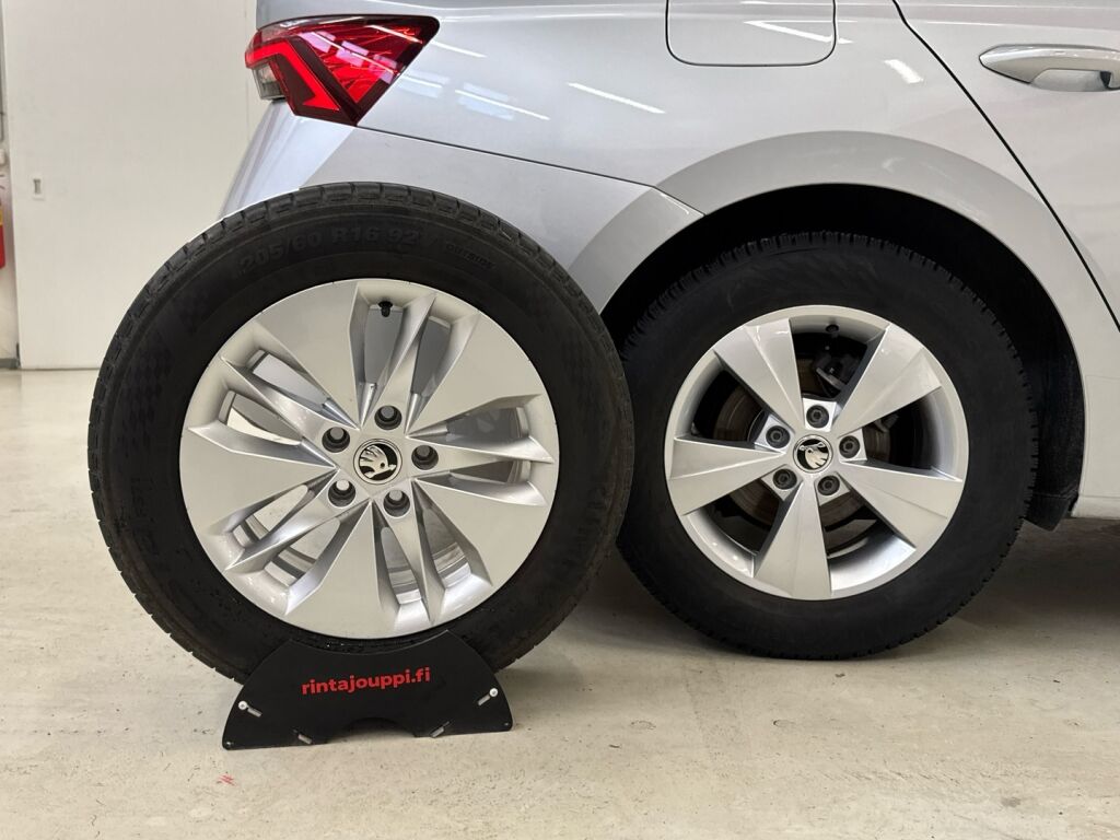 Skoda Octavia 2022 Harmaa