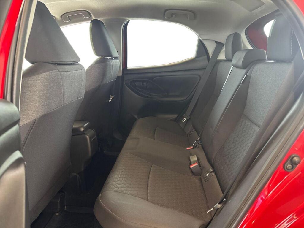 Toyota Yaris 2022 Metallinhohto Punainen