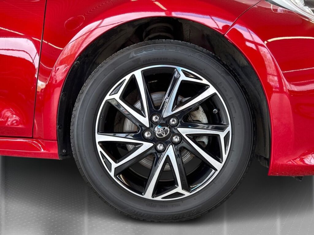 Toyota Yaris 2022 Metallinhohto Punainen