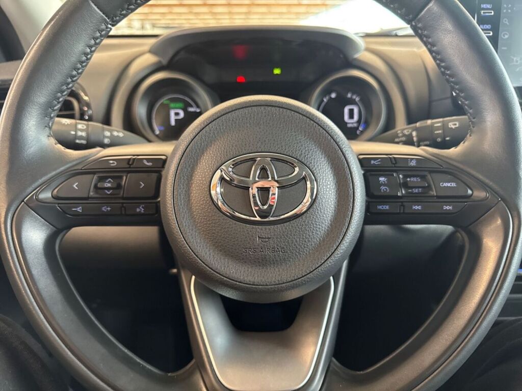 Toyota Yaris 2022 Metallinhohto Punainen