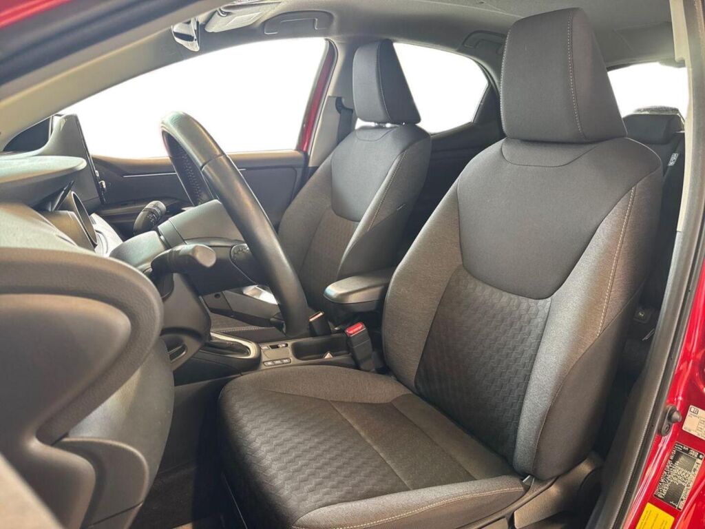 Toyota Yaris 2022 Metallinhohto Punainen