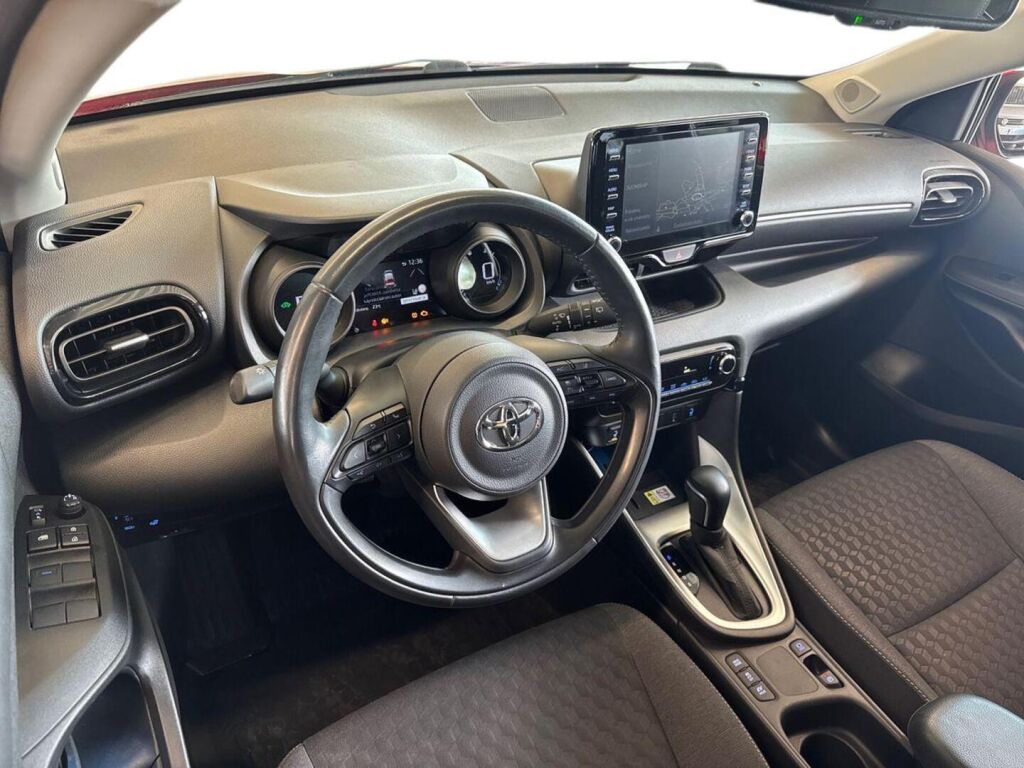 Toyota Yaris 2022 Metallinhohto Punainen