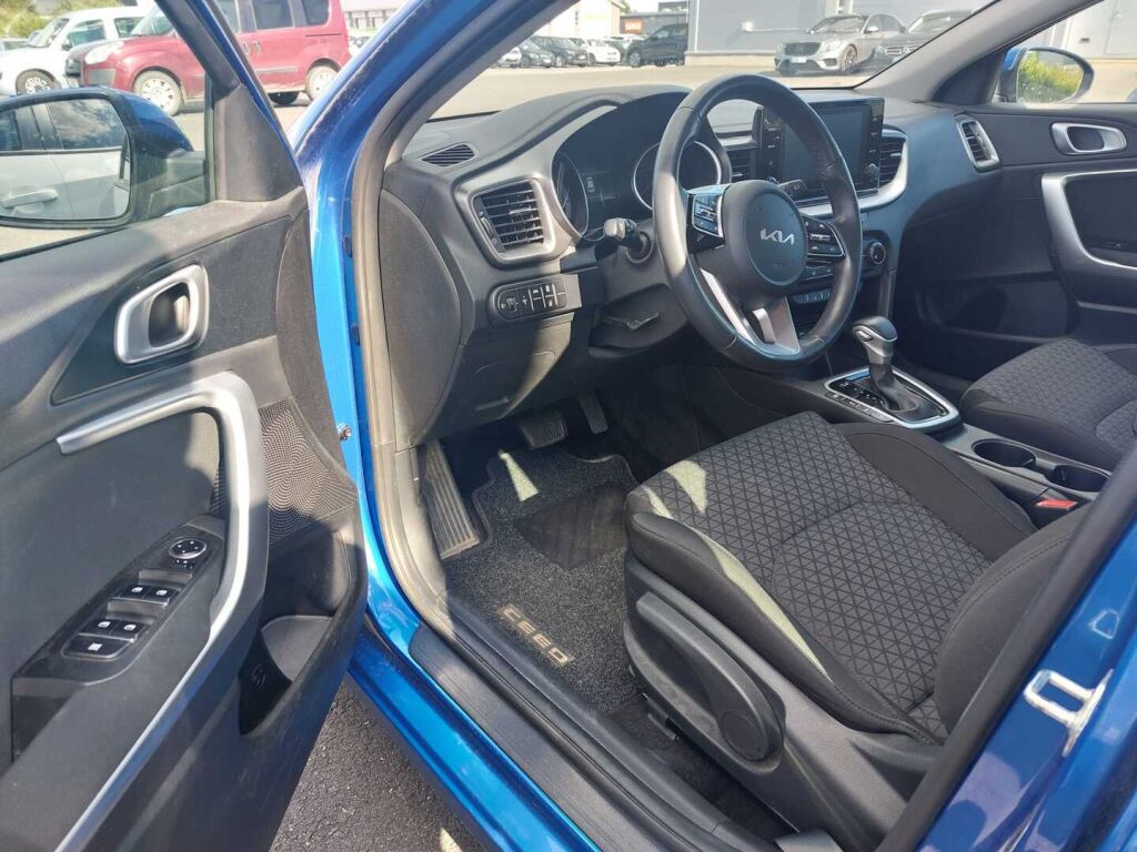 Kia Ceed 2022 Sininen
