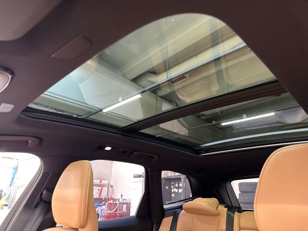 Volvo XC60 2023 Musta