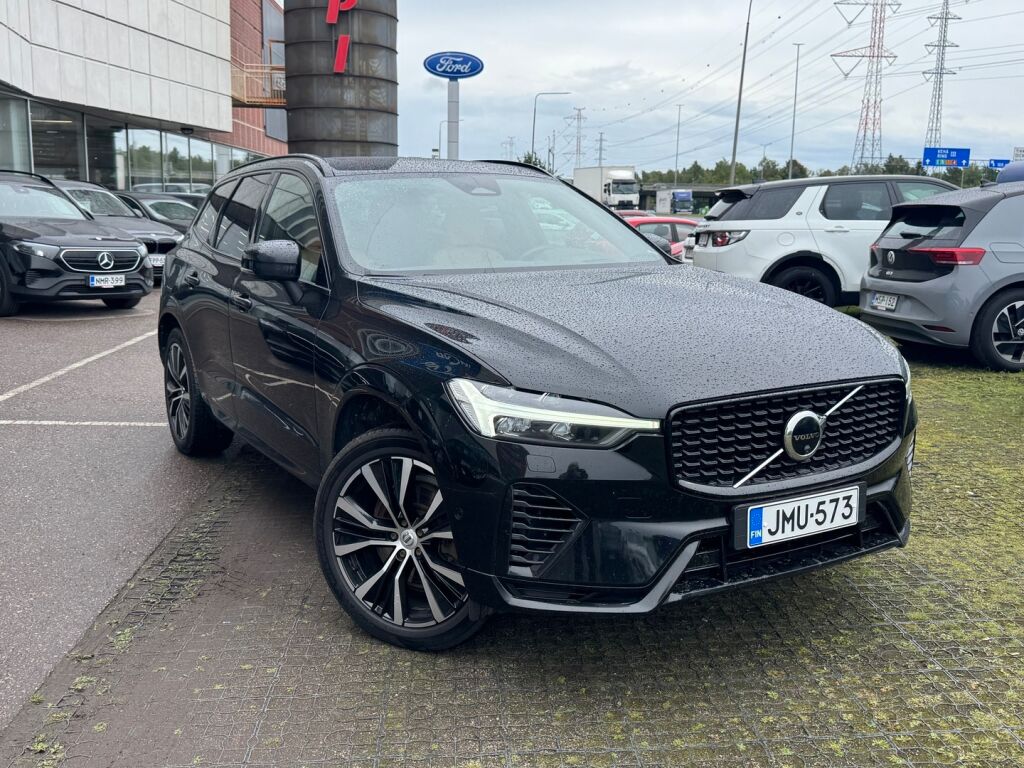 Volvo XC60 2023 Musta
