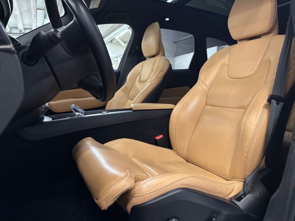 Volvo XC60 2023 Musta