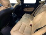 Volvo XC60 2023 Musta