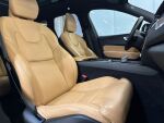 Volvo XC60 2023 Musta