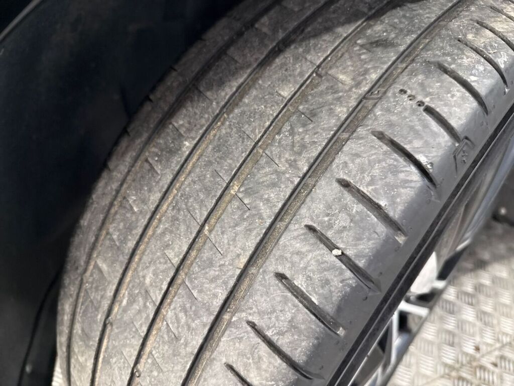 Volvo XC60 2023 Musta